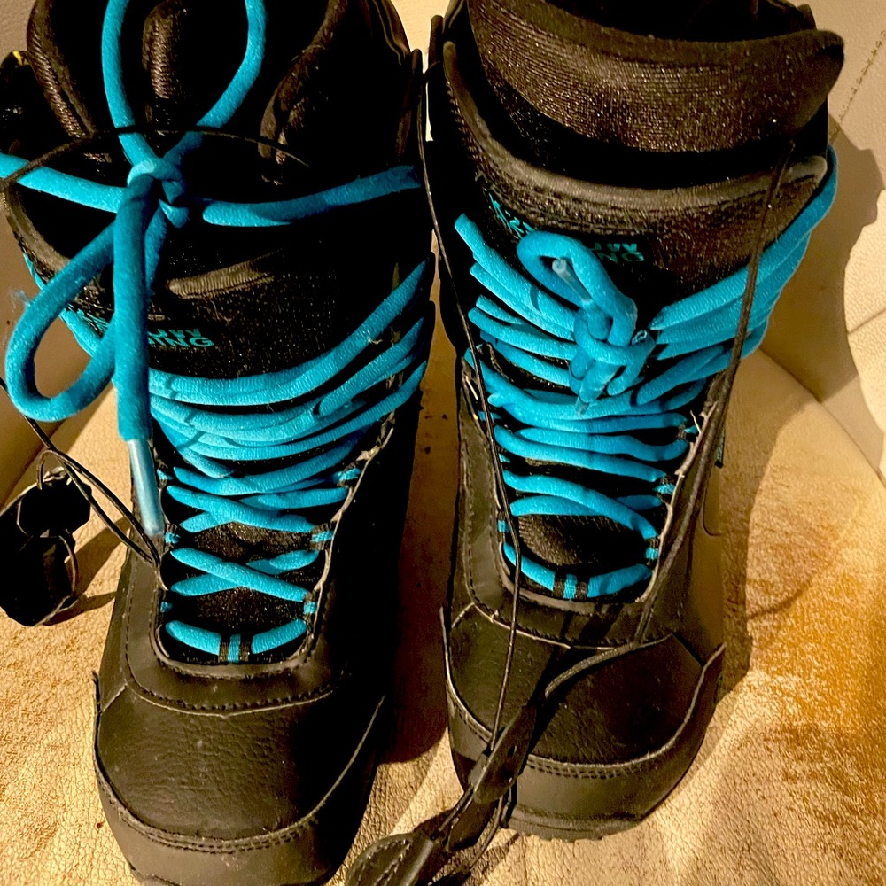 Used kids size 7 snowboard boots